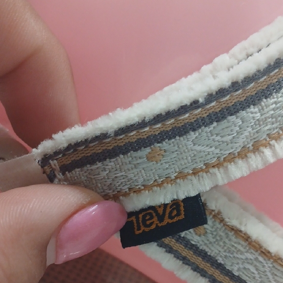 Teva Tan and Cream Strappy Sandals Sz 10 Gentle Used - Picture 2 of 10